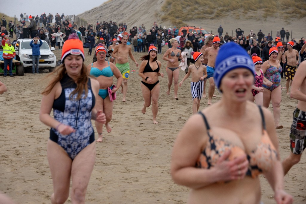 ../Images/Nieuwjaarsduik Nederzandt 2017 052.jpg